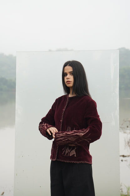“Kiara women’s embroidered suede jacket with zari work in burgundy” 
"Women Burgundy Suede Jacket with Zari Work Detailed and Hand Stitched"