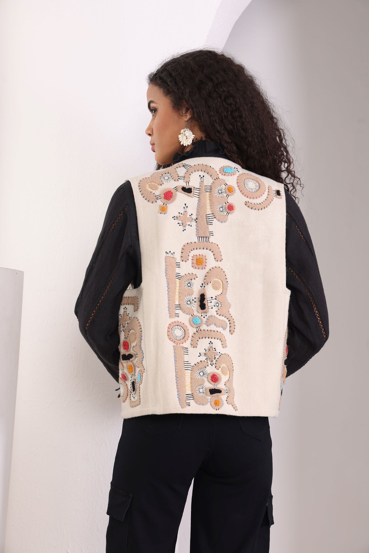 “Single recyclable wool beige and camel applique embroidery vest” 
