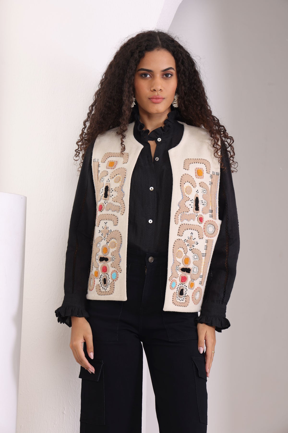 “Single recyclable wool beige and camel applique embroidery vest” 