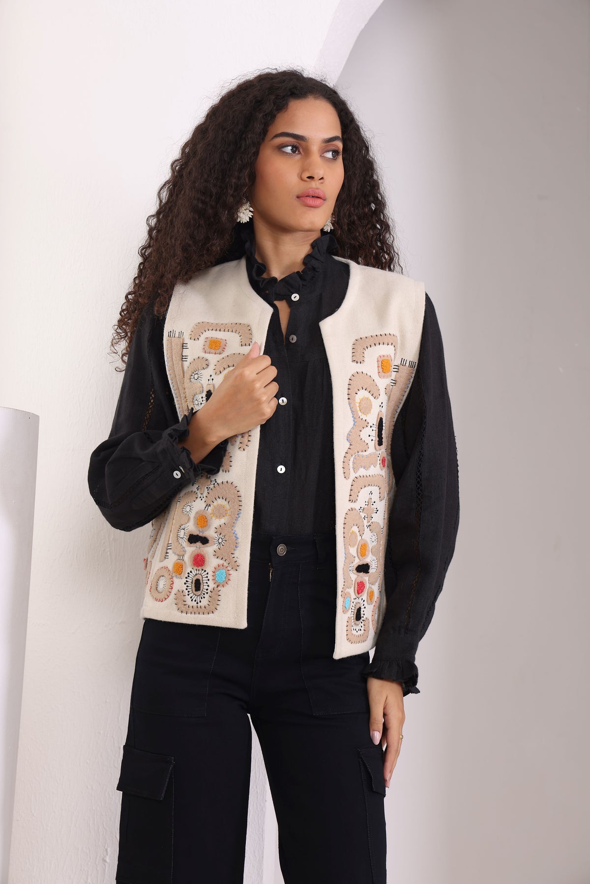 “Single recyclable wool beige and camel applique embroidery vest” 