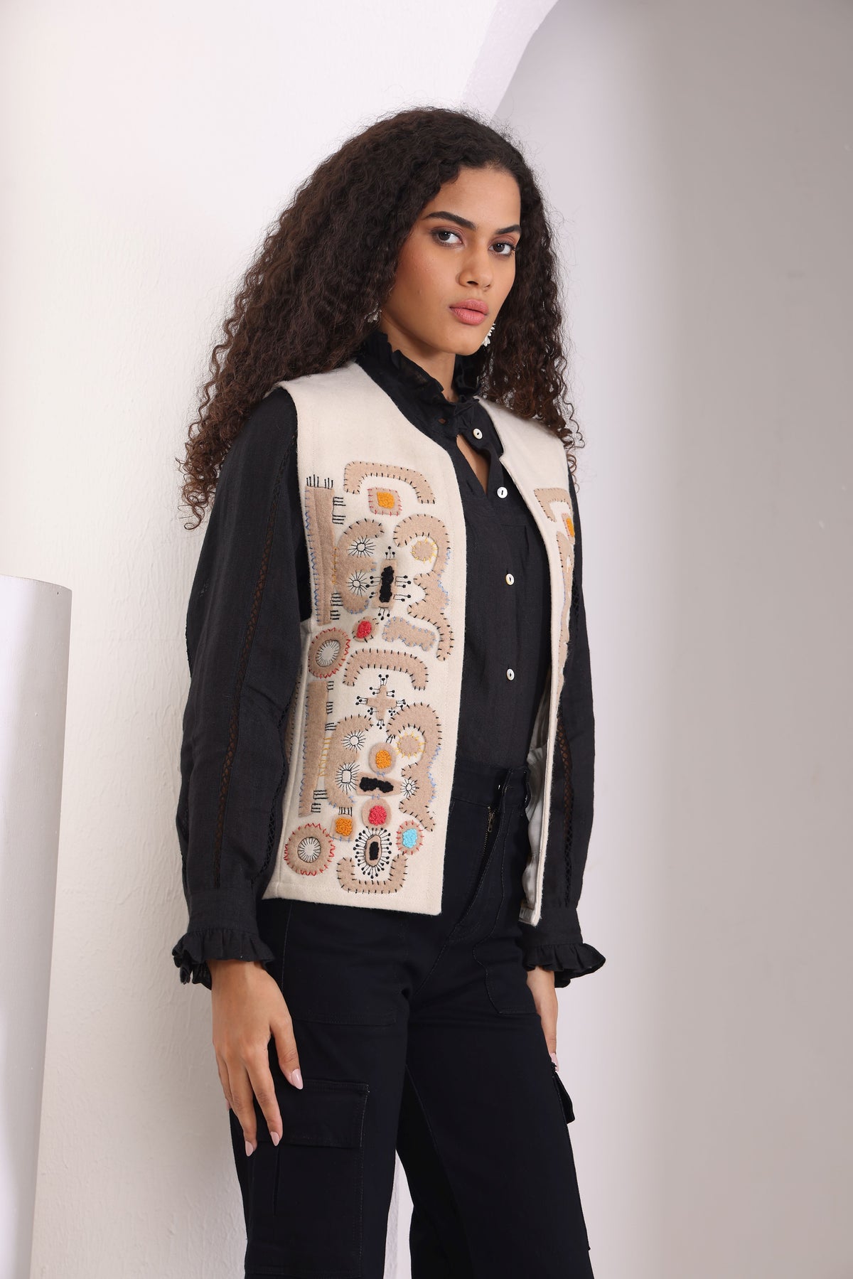 “Single recyclable wool beige and camel applique embroidery vest” 