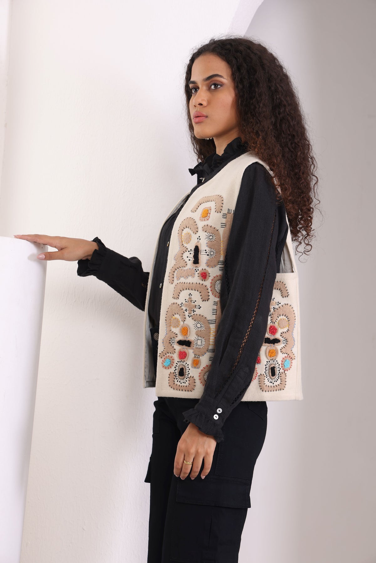 “Single recyclable wool beige and camel applique embroidery vest” 